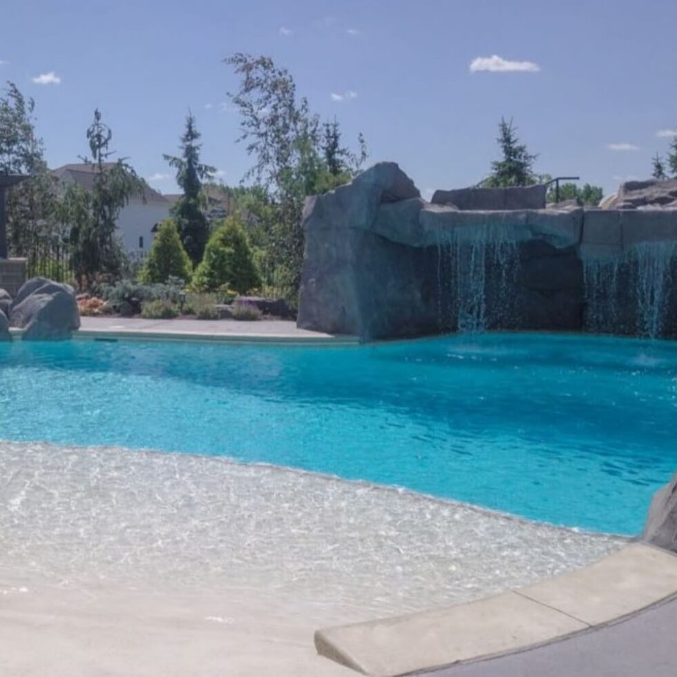 Minnesota Pool Rools Custom Pool Building Company | Minneapolis, MN | Signature Pools